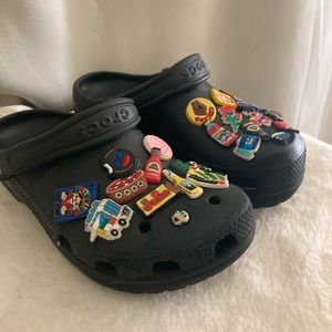 Black Crocs with Latino charms🖤